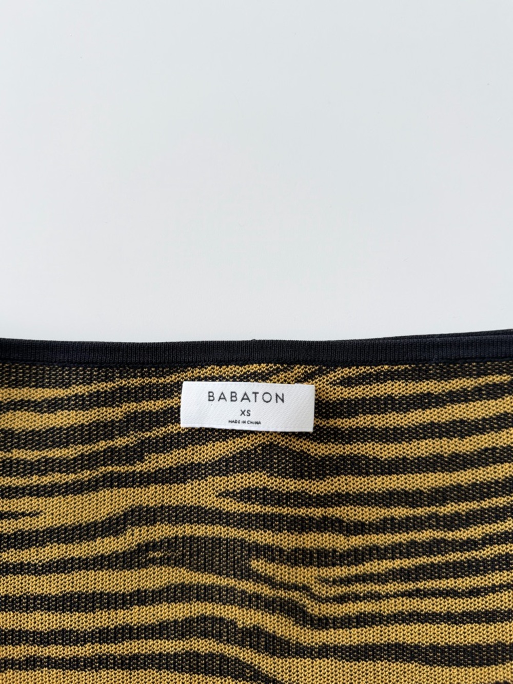 Aritzia Babaton Essamba Tube Top Strapless Bandeau Zebra Knit XS Y2K - Picture 3 of 9